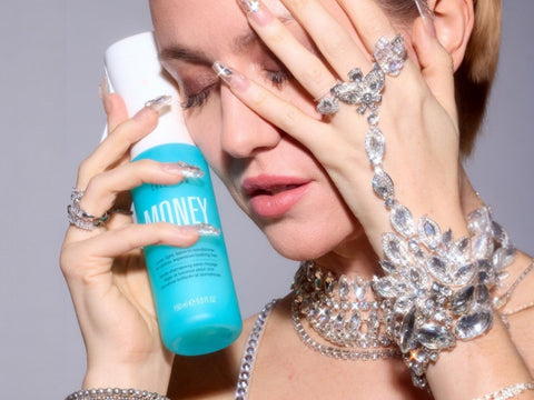 Color Wow Money Mist Luxe Light & Leave-In Conditioner 150ml spray nozzle and bottle close up